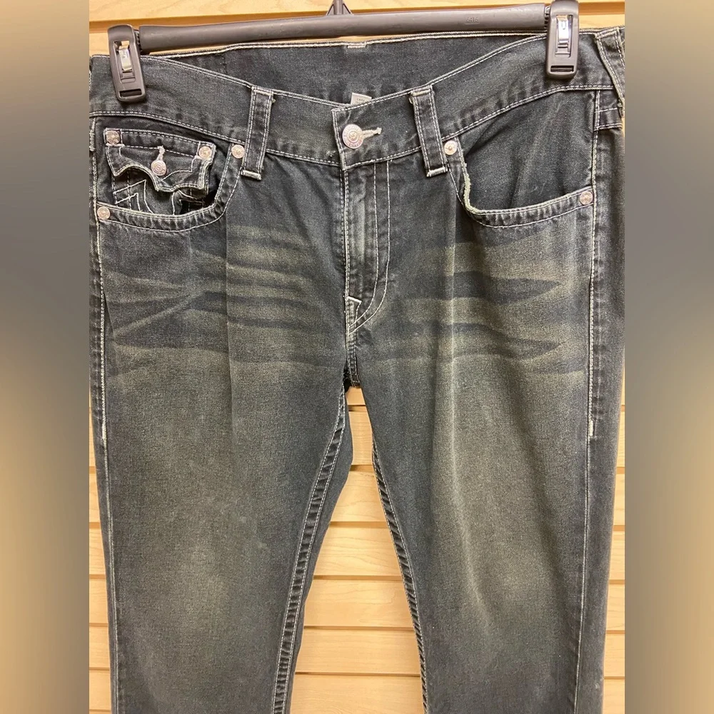 TRUE RELIGION MEN JEANS SIZE 36 INSEAM 26